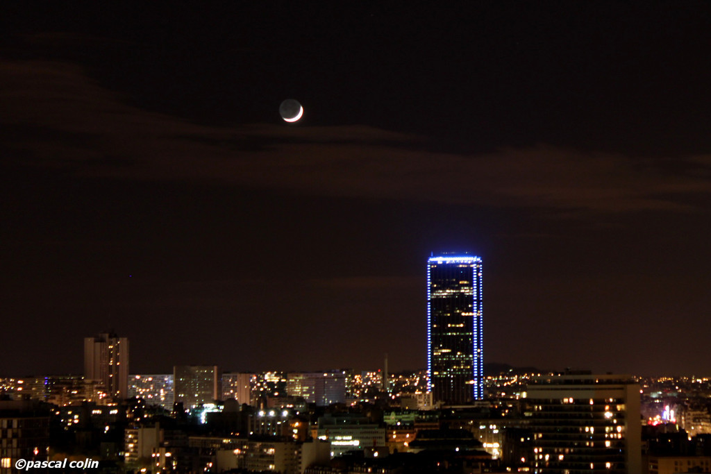 Lune à la lumière cendrée